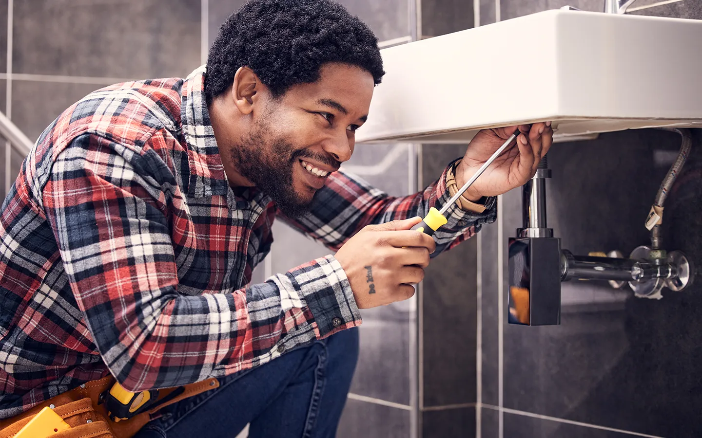 Man Repairs a single with a screwdriver